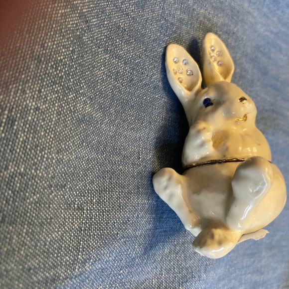 Enameled rabbit ring holder, easter bunny. - Picture 4 of 6